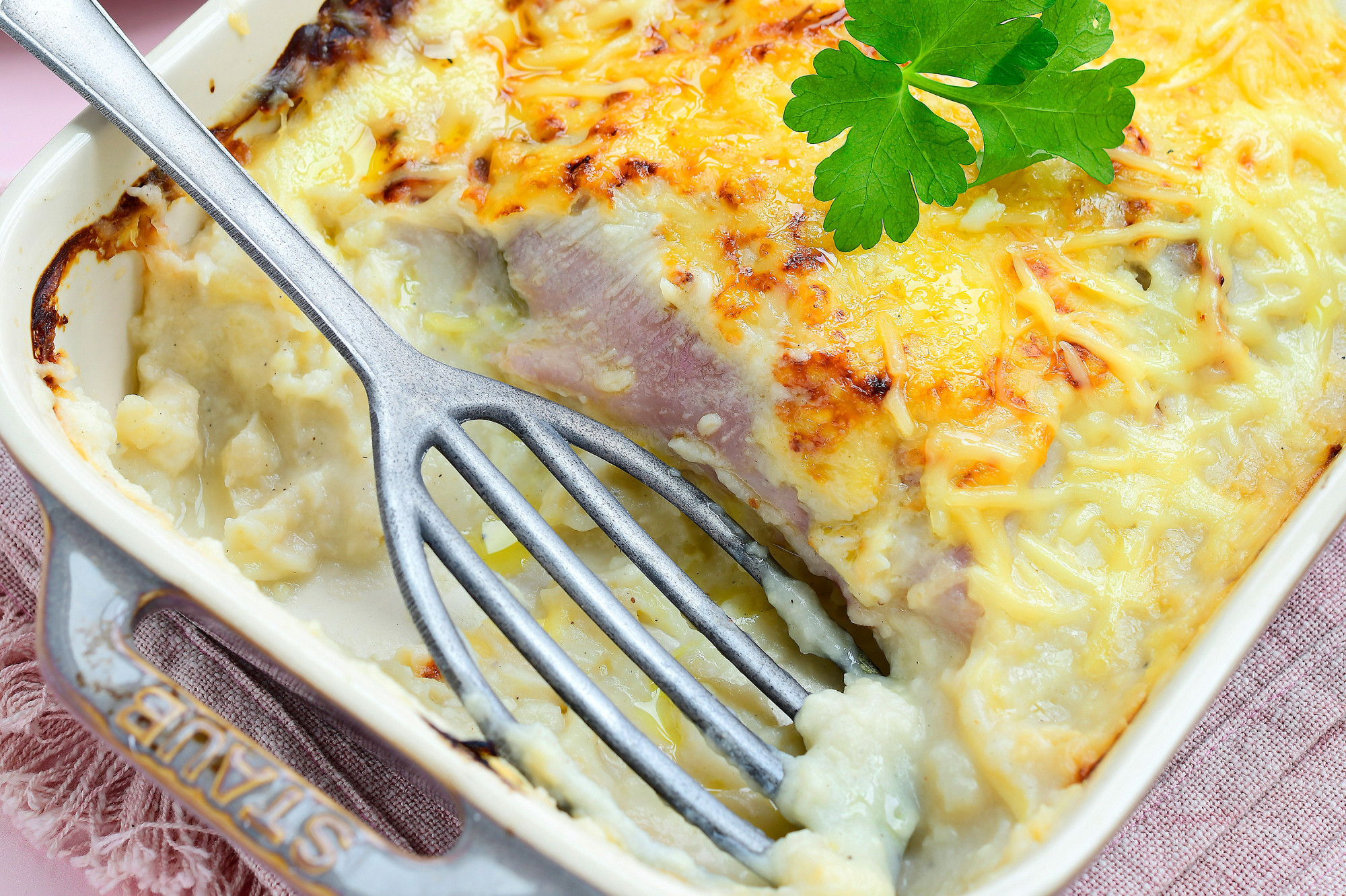 Witloof met ham, kaas en bloemkoolbechamel